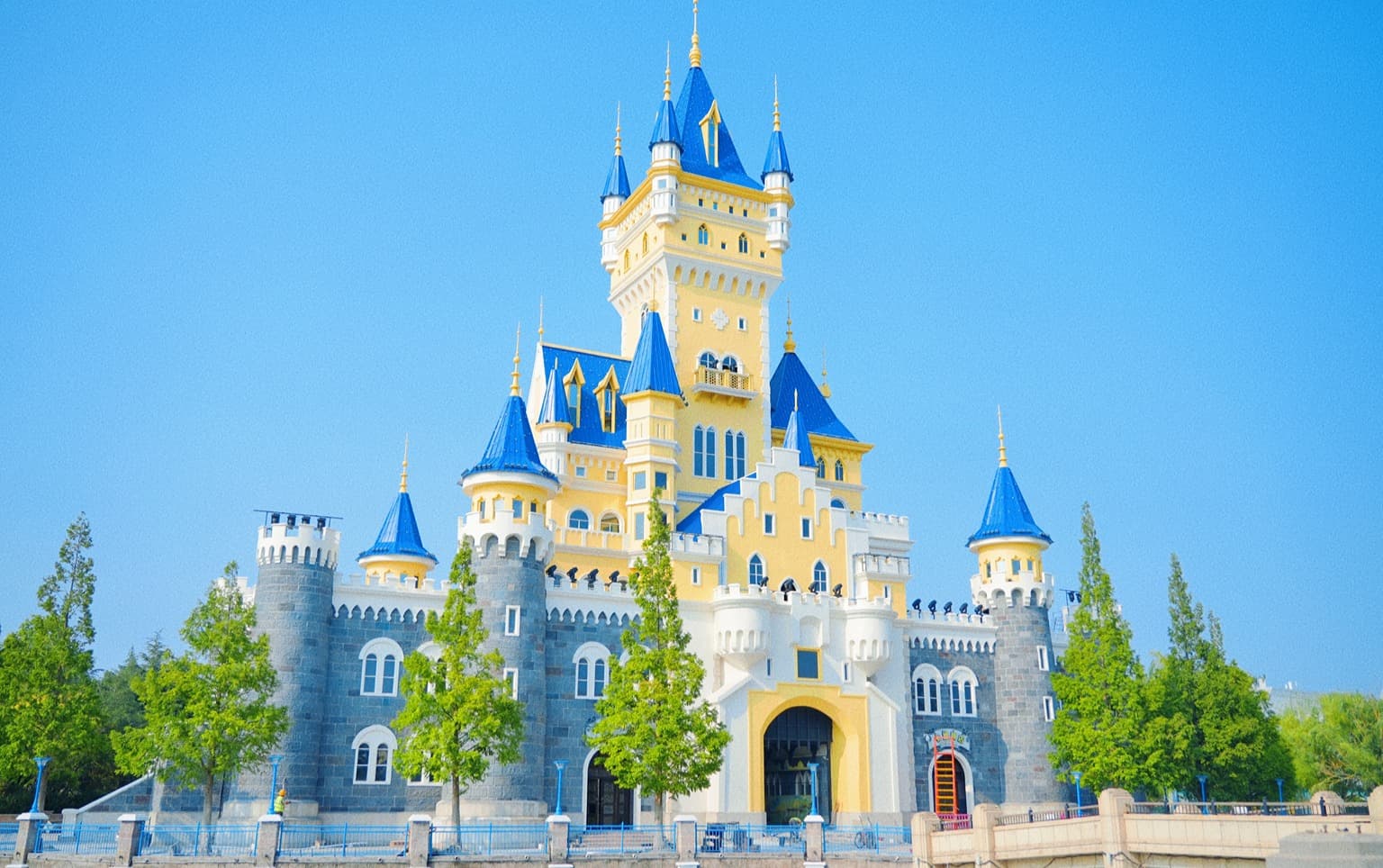 Qingdao Fantawild Dreamland cover image